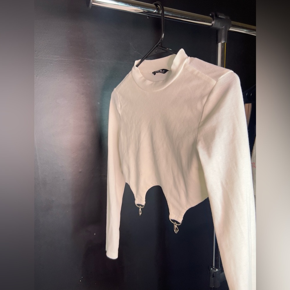 White crop long sleeve shirt size US small